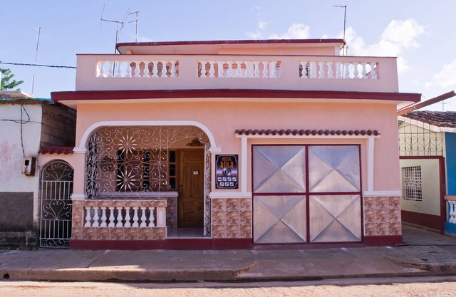 Hostal Bola 8