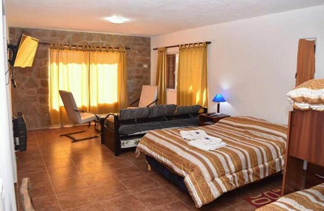 Hostal "El Tomolasta"