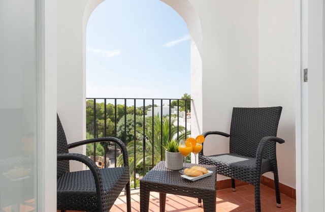 HOSTAL TALAMANCA HAB. DB BALCON - Bonito hostal recientemente reformado cerca de la playa.