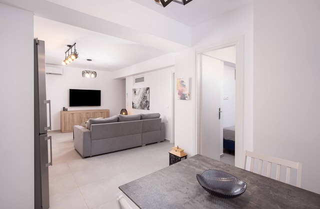 Hosting Moments Semi Basement Apartment