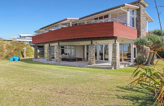 Hosts on the Coast Beachside Beauty Whiritoa