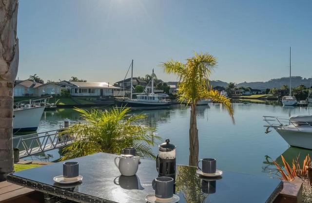 Hosts on the Coast Boost Morale on the Canal