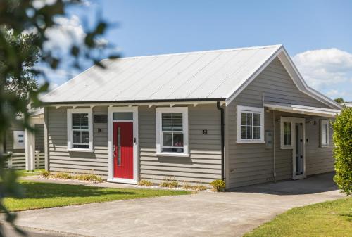 Hosts on the Coast Pohtukawa Cottage