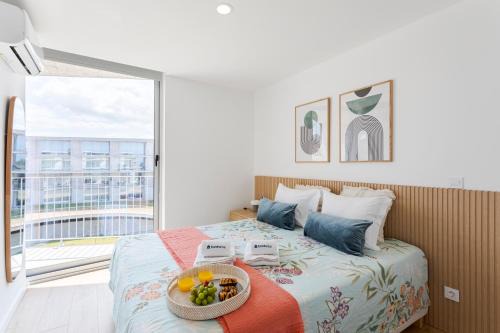 HostWise - Bright Flat with Balcony and Garage