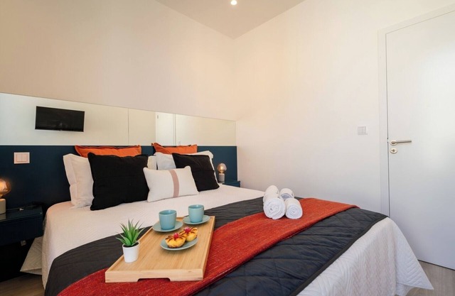 HostWise - Seaside Trendy Flat