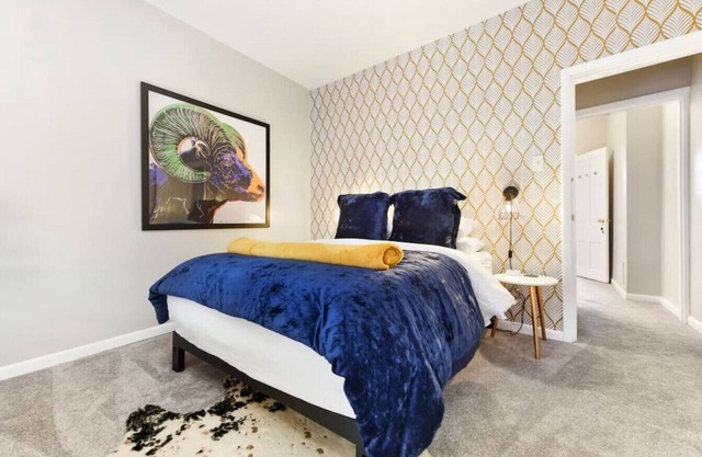 ★ HostWise Stays ★ 4 Blocks From UPMC Children's