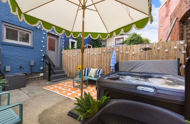 Pet Friendly, Central Lawrenceville Rowhouse!