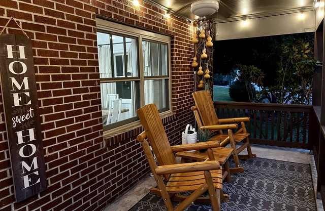 HOT Specials! Affordable & Clean, Close to everything! Guests love it!