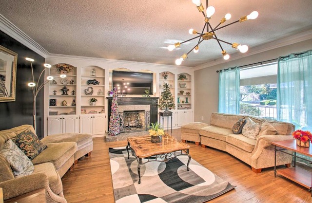 Hot Springs Home Walk to Oaklawn!