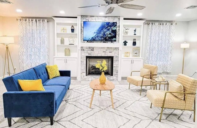 Hot Tub-3 Bedroom-Spacious-Walk to Shopping and Dining-Rose District-Tiger Hill