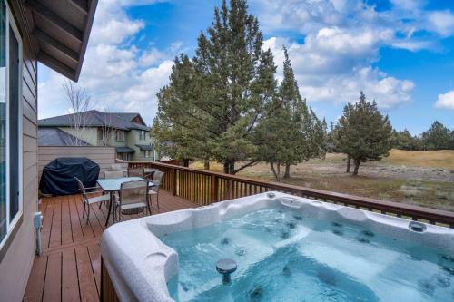 Hot-Tub - 4BDR - Located in Eagle Crest Resort
