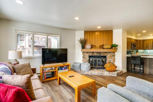 Hot Tub Access Bright Breckenridge Condo