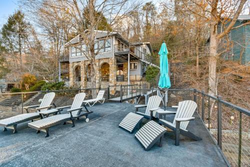 Hot Tub and Deck Cabin in Blue Ridge Mountains