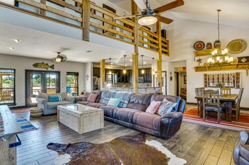 Hot Tub and Fire Pit Possum Kingdom Lake Retreat!