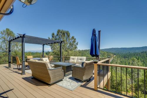 Hot Tub and Game Room Family Retreat in Groveland!