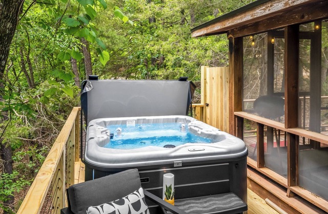 Balcony | High-Speed WiFi | Hot Tub | Pets OK!