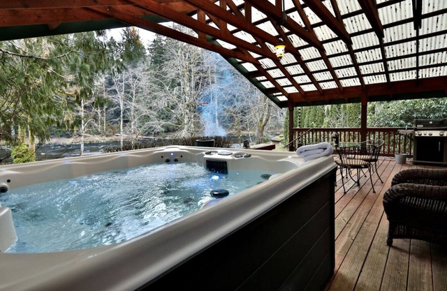 Un río de la vida # 1 - Frente al lujo Hot Tub, Chimenea y Firepit