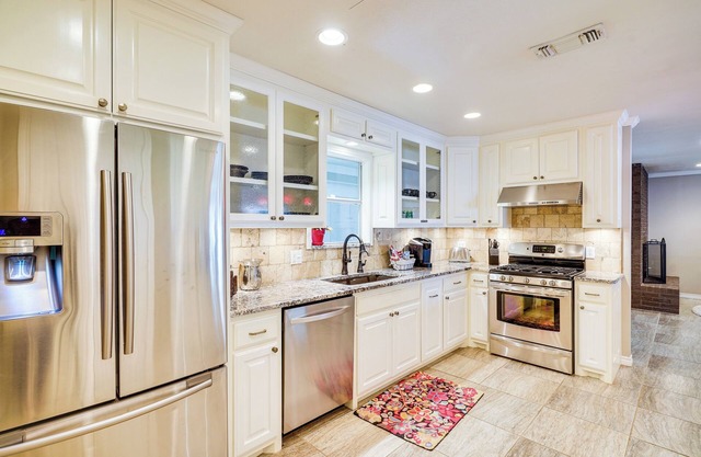 HOT TUB - Beautifully Renovated Home in West Texas