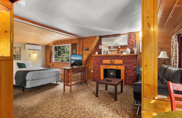 Hot Tub Cabin #2