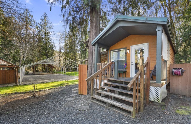 Hot Tub Cabin #9