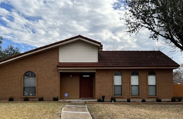 Hot Tub Casita, Game Room, Pool Table and Private yard