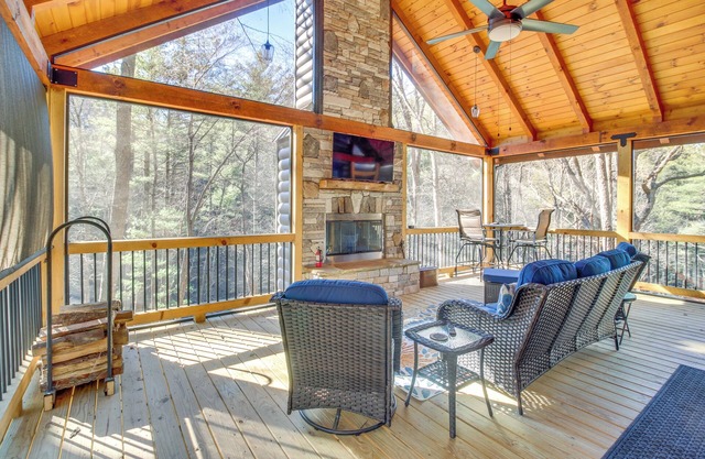 Hot Tub & Creek View: Cabin ~ 6 Mi to Ellijay!