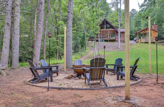 Hot Tub & Game Area: Creek-Front McCaysville Cabin