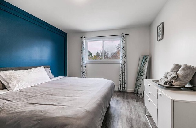 Hot Tub Delight, King Beds & Unforgettable Moments
