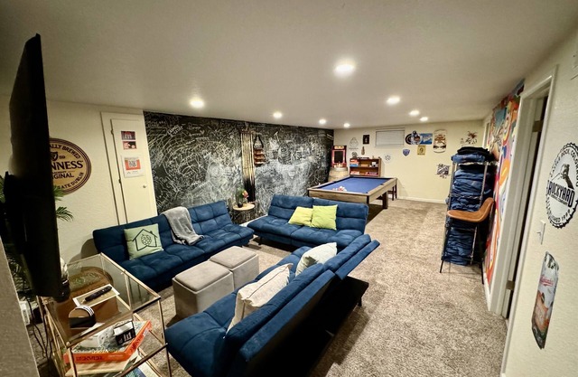 Hot Tub, Entertainers Lounge, 6 bedrooms - Denver's Beer Inspired BnB