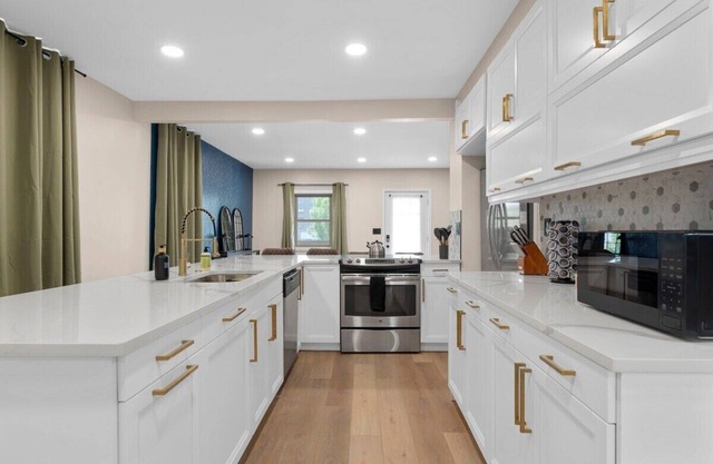 Hot Tub | Fire Pit |2 mins to OSU |Games|Sleeps 12