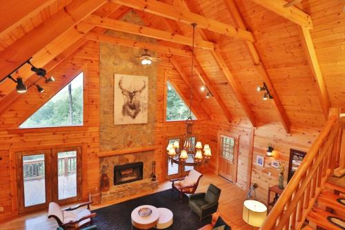 Hot Tub, Fire Pit, Views, Starlink Wi-fi