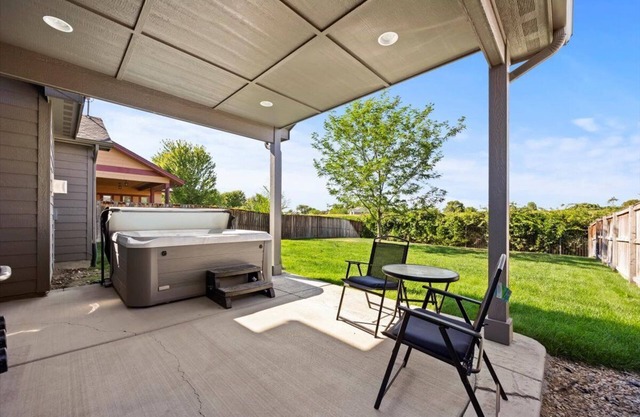 Hot Tub-Game room-Backyard-King-Parking-300Mbps