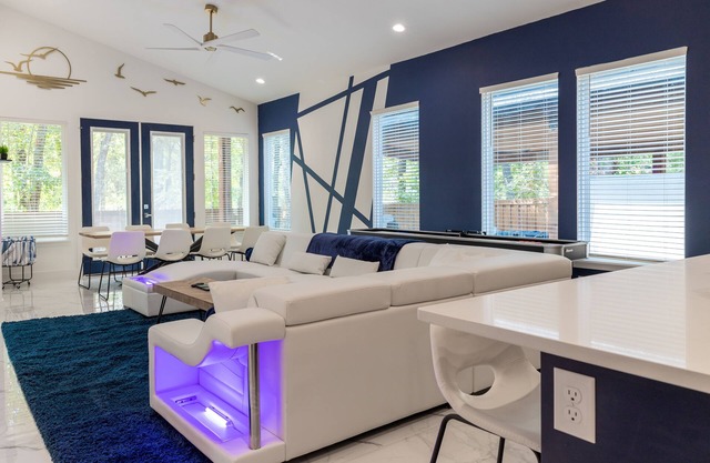 Hot Tub. Game Room. Fire Pit. Lake Access & More!