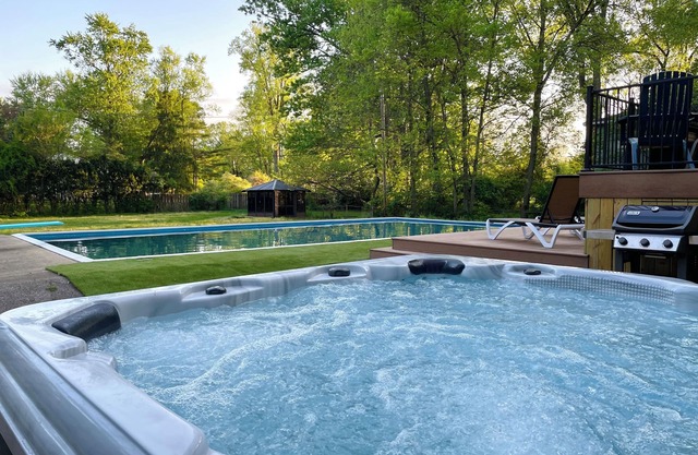 Heated Pool | Kayaks | Hot Tub | Game Rooms |
