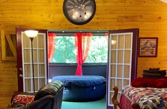 hot tub, grill, porch, picnic table, electric fireplace, queen bed