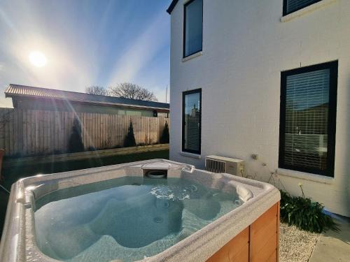 Hot Tub Haven! Games Room, Garden & E-Bikes