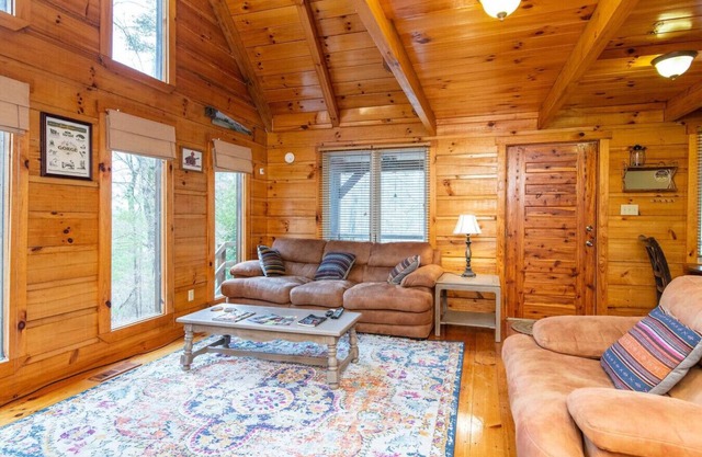 Hillside Loft en Red River Gorge, KY! Bañera de hidromasaje, hoguera, TV por satélite