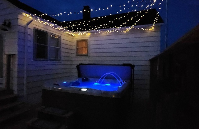 Hot Tub House Kipling Cottages Deck Fire Pit Sauna 2 bed/ 1 bath Smart TVs WiFi