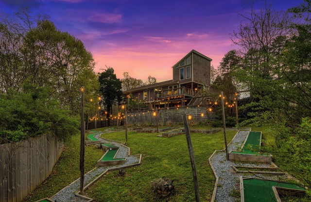 Hot Tub & Mini Golf: Mtn-View Haven in Kodak!