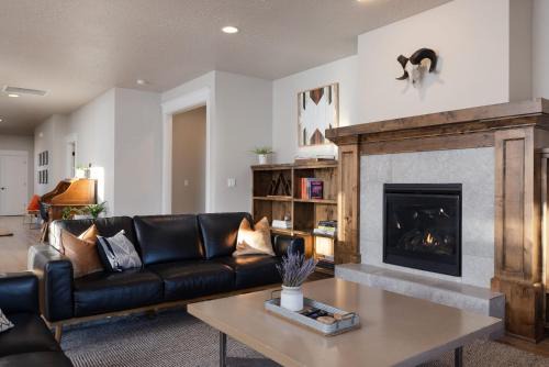 Hot-Tub - Modern 5BDR Family Retreat - Sleeps 11