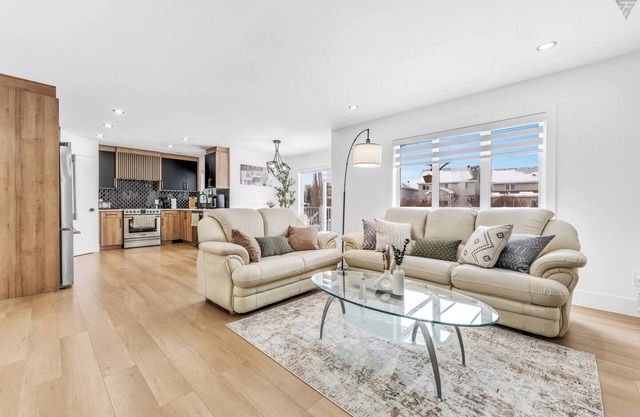 Cozy Modern| Stylish Retreat| AC| Sleeps 8