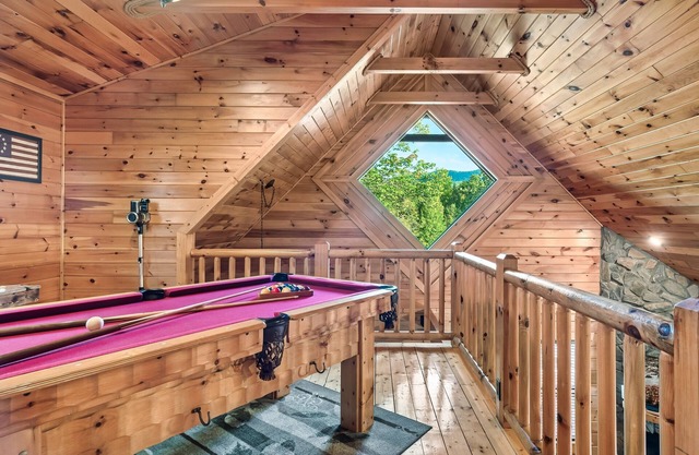 Resort Swimming Pool - Hot Tub - Pool Table- Arcade Machine - Easy flat roads