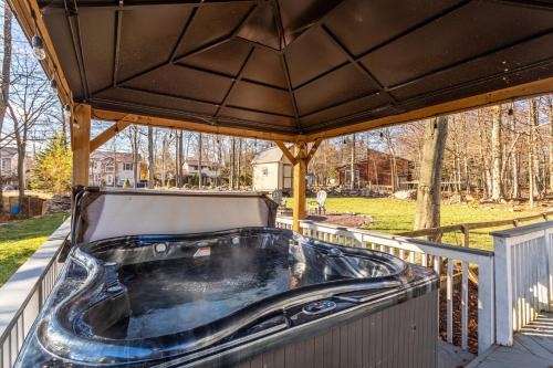 Hot Tub Pool Table Fire Pit Pet Friendly