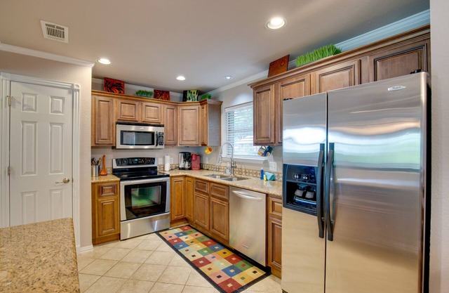Cedar Creek Lake House w/ Hot Tub & Private Dock!