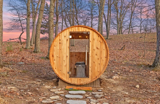 Hot tub/Sauna/Hiking/Indoor Pool/ Lakes