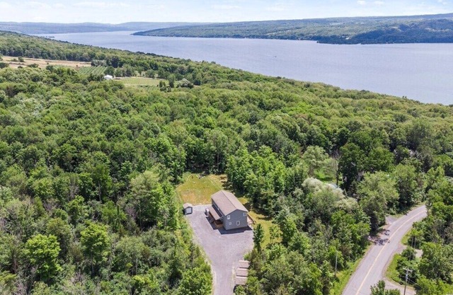 Hot Tub! Sleeps 14! Near Ithaca & Wineries!Dogs Ok!