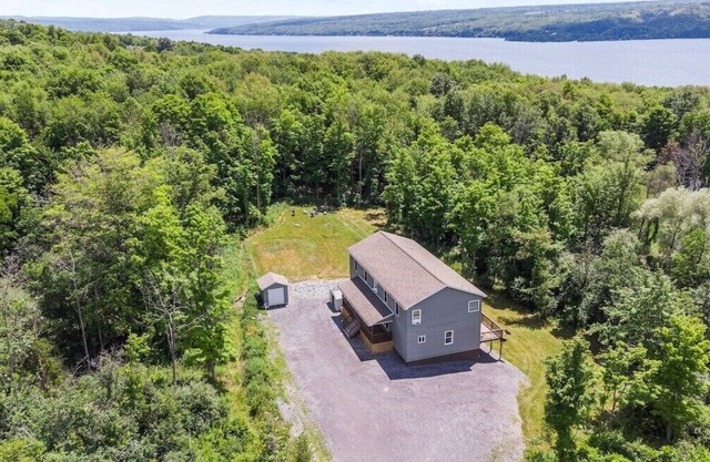 Hot Tub! Sleeps 16! Near Ithaca & Wineries!Dogs Ok!