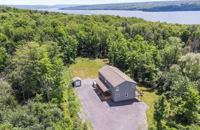 Hot Tub! Sleeps 24! Near Ithaca & Wineries!Dogs Ok!