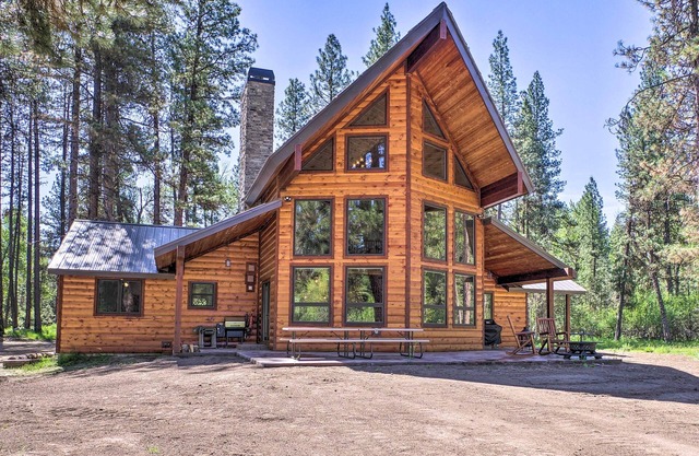Newly Renovated Garden Valley Cabin w/ Hot Tub