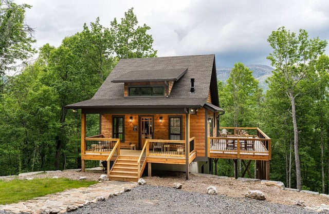 Hot Tub Views, Pet-Friendly Privacy Near Asheville + Biltmore Pass
